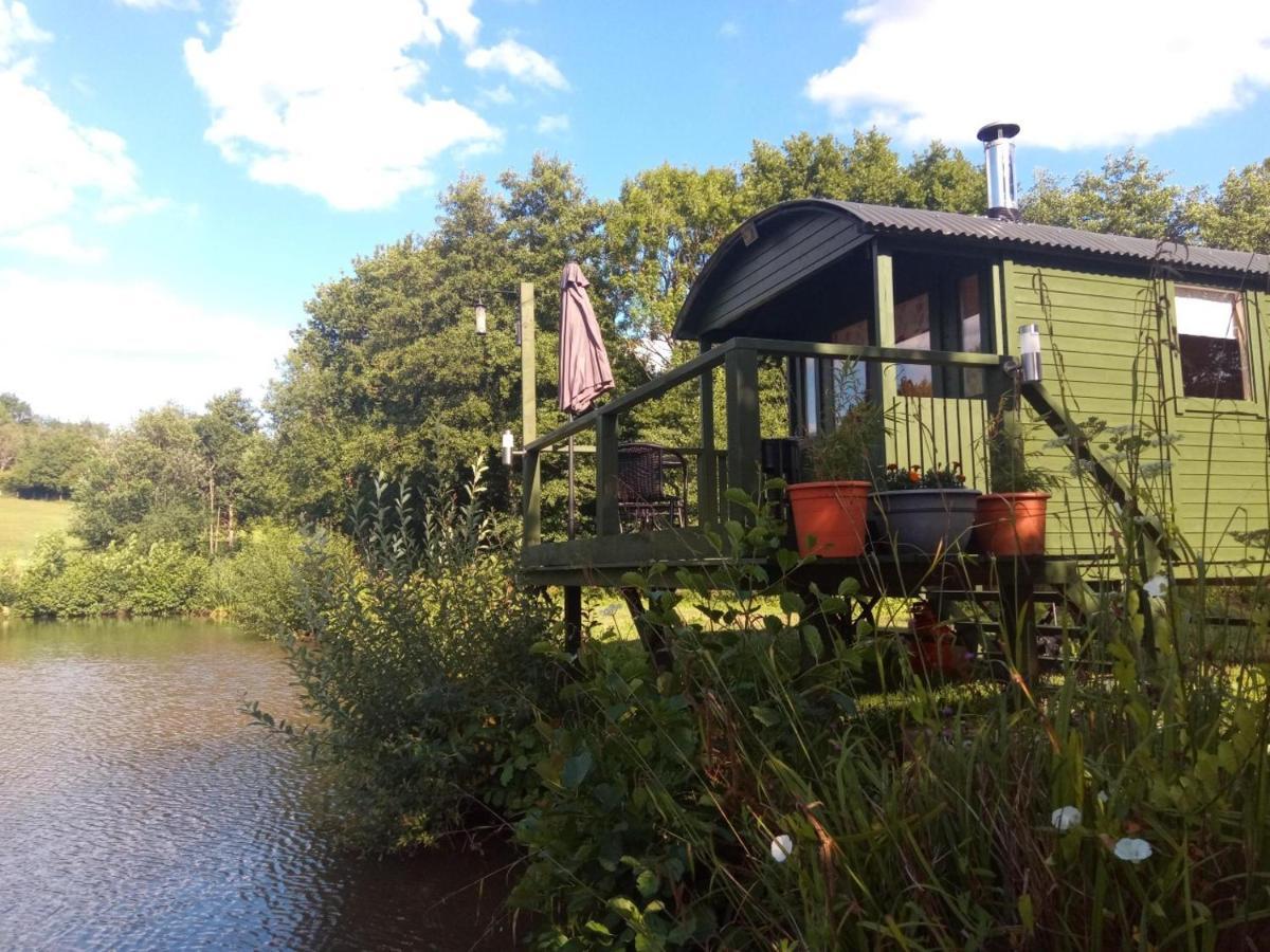 Charming Tranquil Shepherds Hut With Lakeside Balcony 'Roach' Uckfield Eksteriør billede