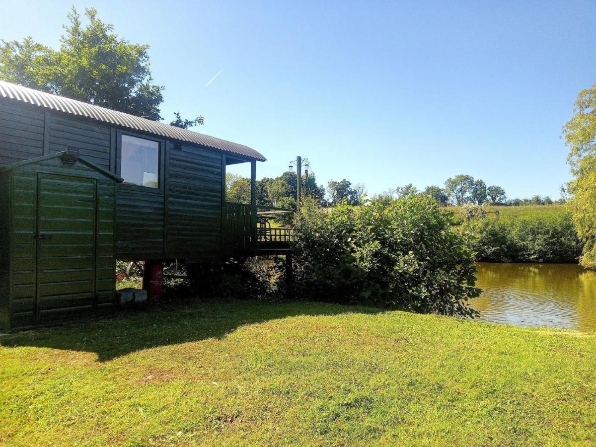 Charming Tranquil Shepherds Hut With Lakeside Balcony 'Roach' Uckfield Eksteriør billede