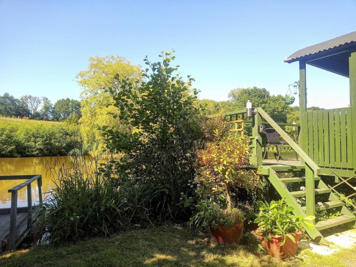 Charming Tranquil Shepherds Hut With Lakeside Balcony 'Roach' Uckfield Eksteriør billede
