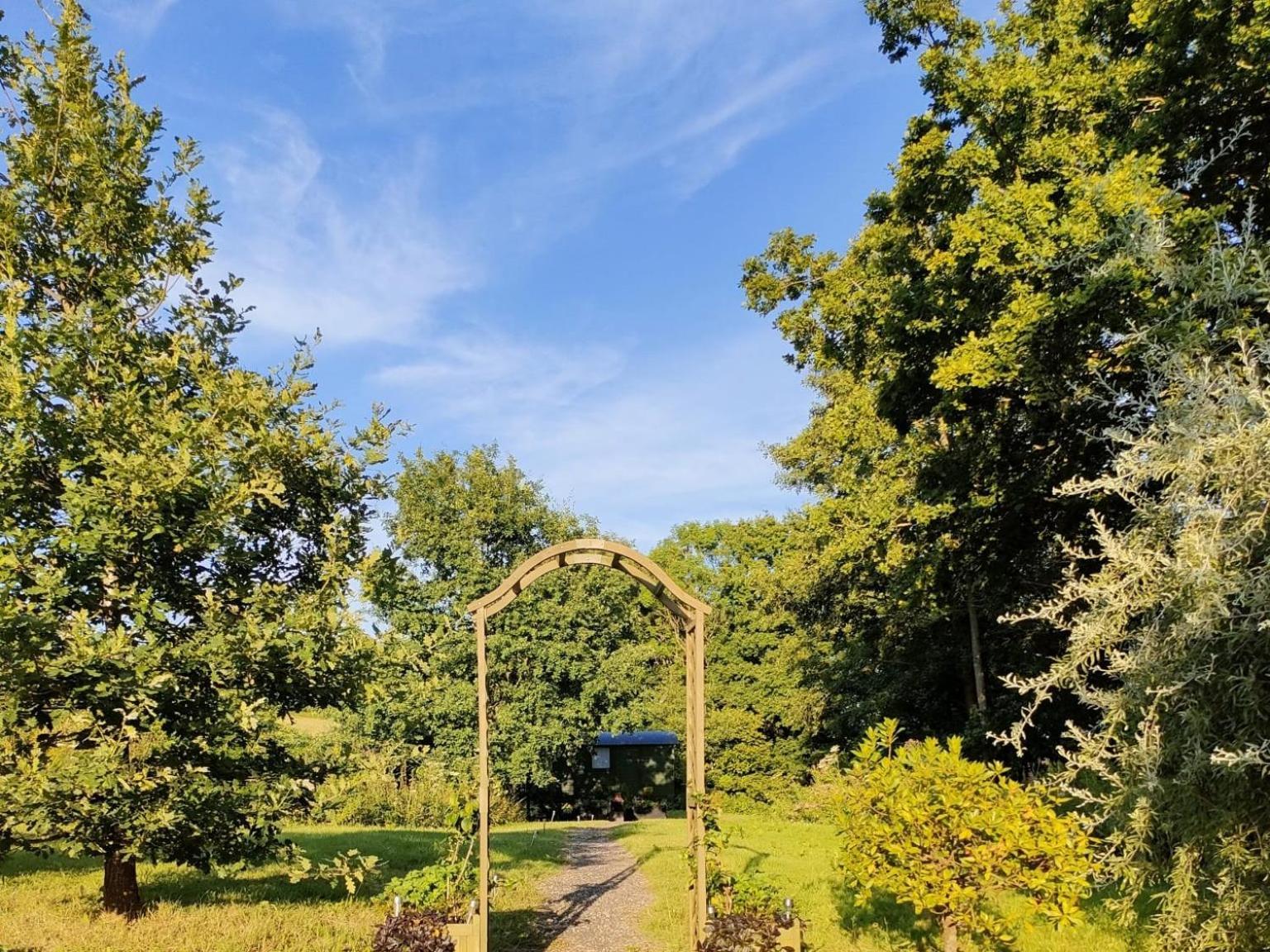 Charming Tranquil Shepherds Hut With Lakeside Balcony 'Roach' Uckfield Eksteriør billede